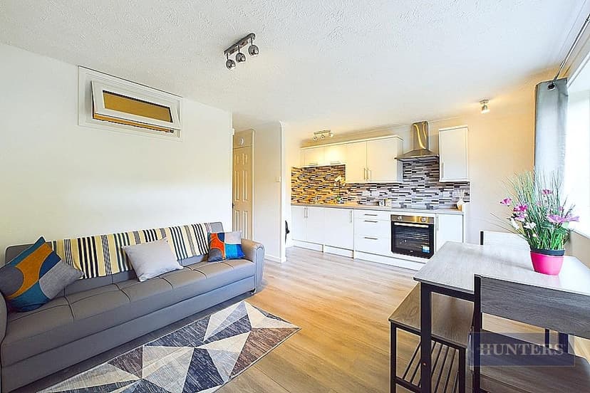 Flat 5 Duncan Court, Anson Drive - Image 1