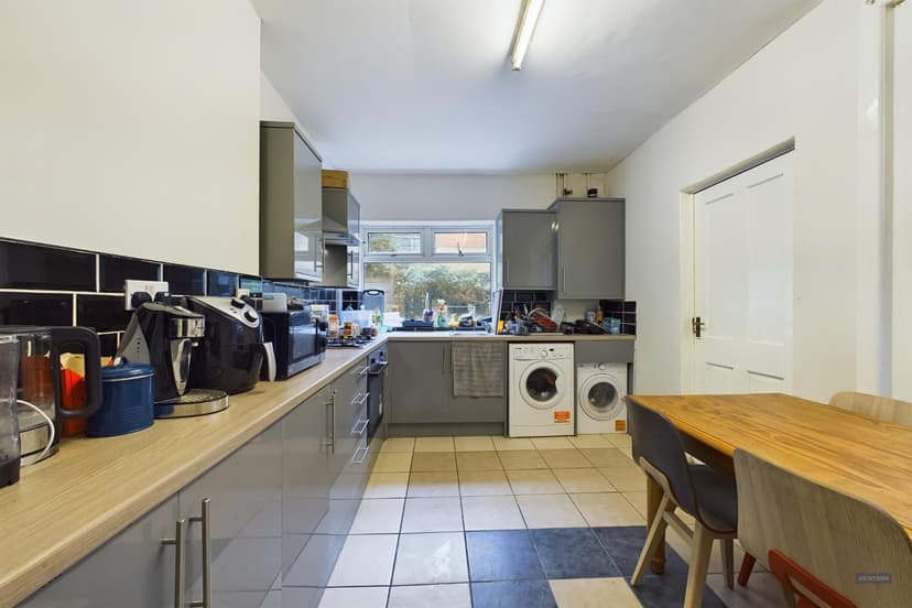 5 Thackeray Road - Image 4