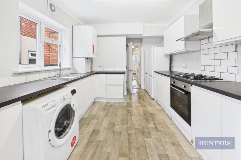 39, Dawlish Road - Image 2
