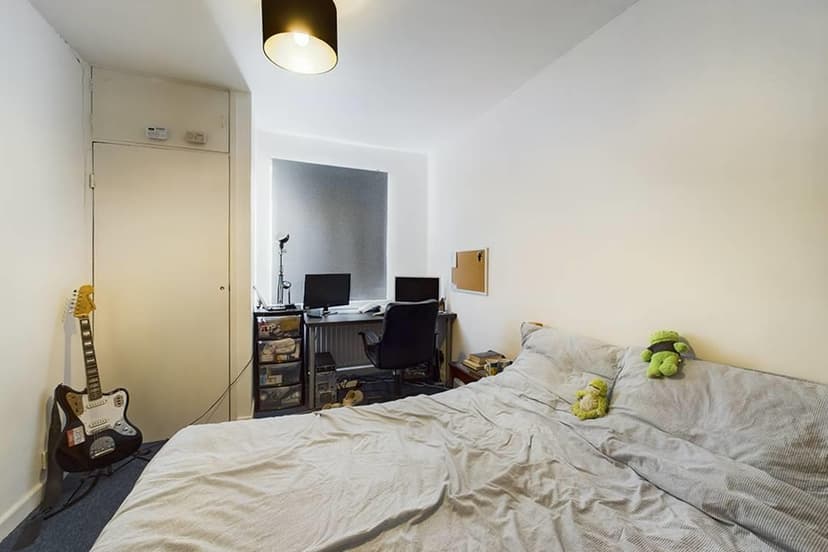 56 Milton Road - Image 3