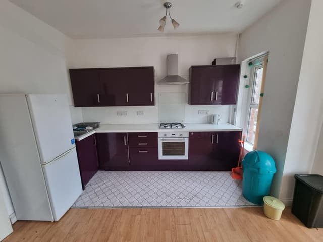 Flat 2, 3 Claude Place - Image 6