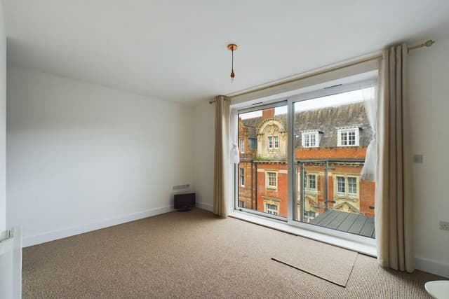 37, Kimber House 118 High Street - Image 2