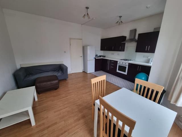 Flat 2, 3 Claude Place - Image 5