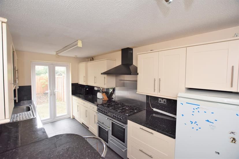 Room 3, 25 Ranelagh Gardens - Image 3