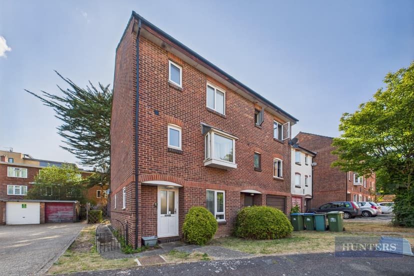Room 4, 20 Ranelagh Gardens - Image 1