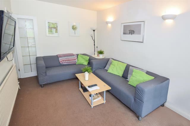 Room 4, 22 Dale Road - Image 3