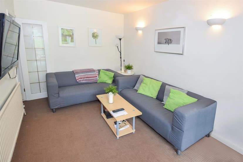 Room 4, 22 Dale Road - Image 3