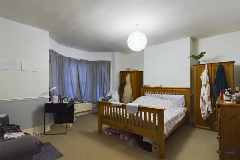 Room 6, 61 Atherley Road - Image 8