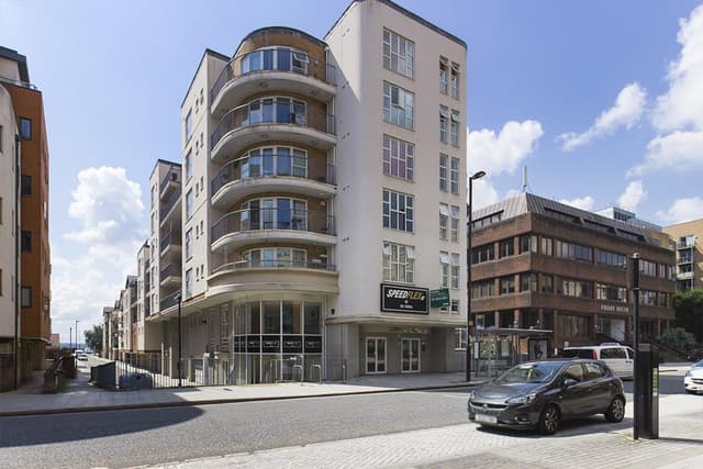 City Court, Flat 36 15 Lower Canal Walk - Image 2