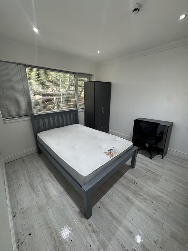 Flat 1, 27 Marlborough Road - Image 6