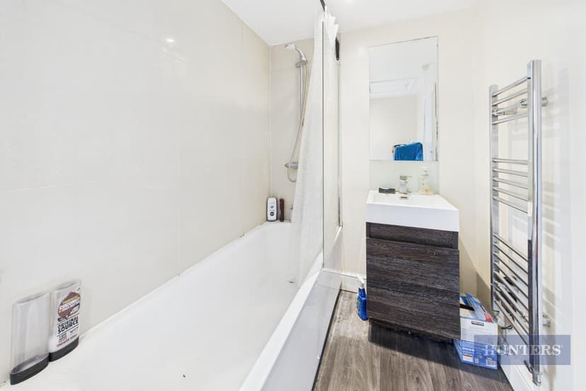 25 Newcombe Road - Image 4