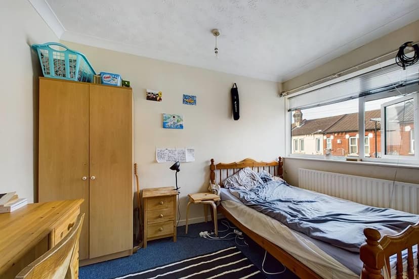 56 Milton Road - Image 2