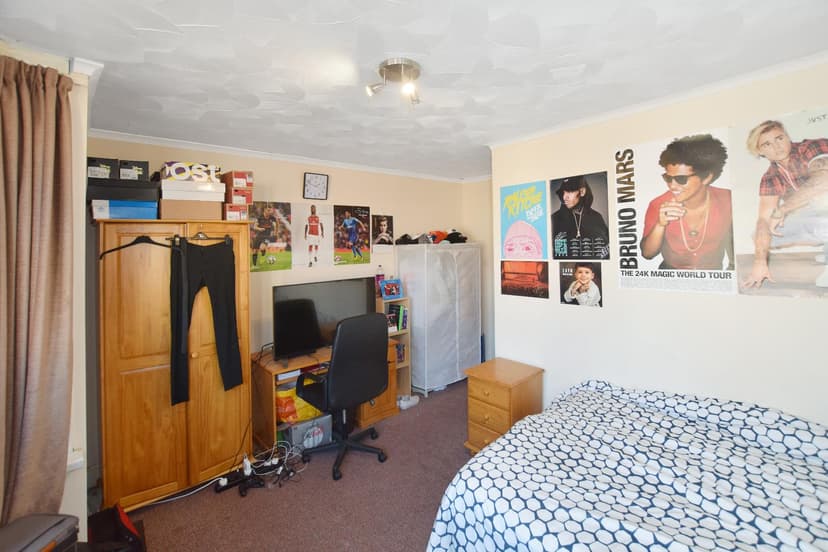 88, Hubert Road - Image 11