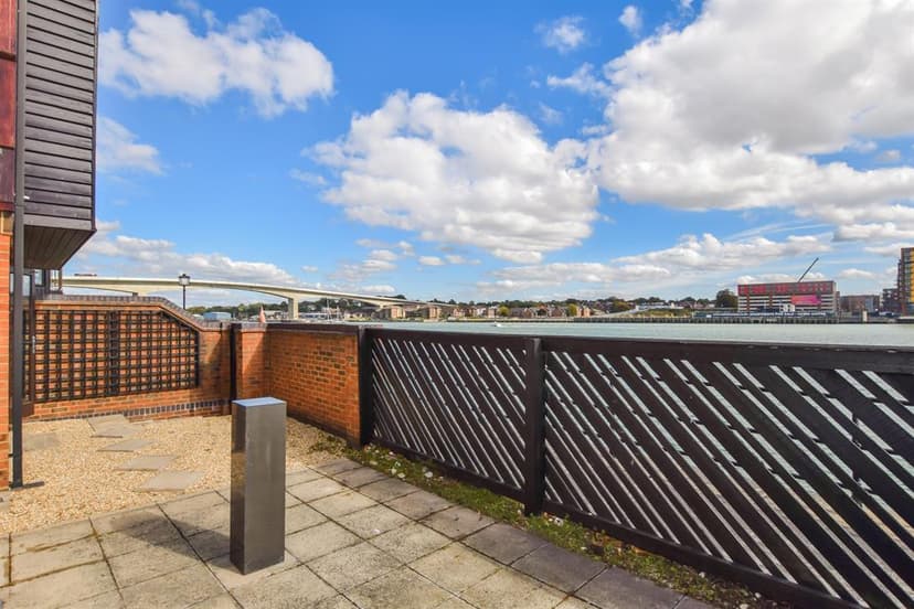 Flat 17, Moorhead Court Channel Way - Image 8