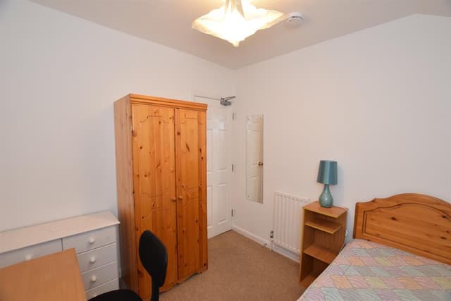 Room 4, 22 Dale Road - Image 7