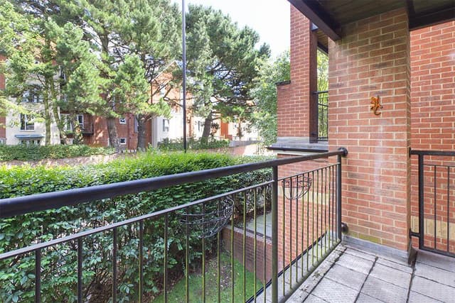 Flat 10, St Annes Gate 20 Archers Road - Image 2