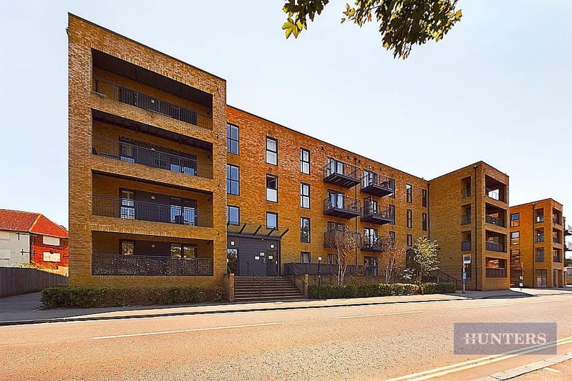 Flat 6, Chantry House Albert Road North - Image 1