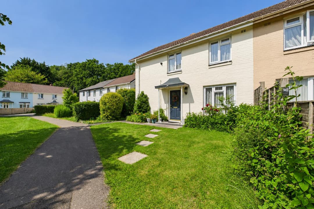 19 Chilworth Close