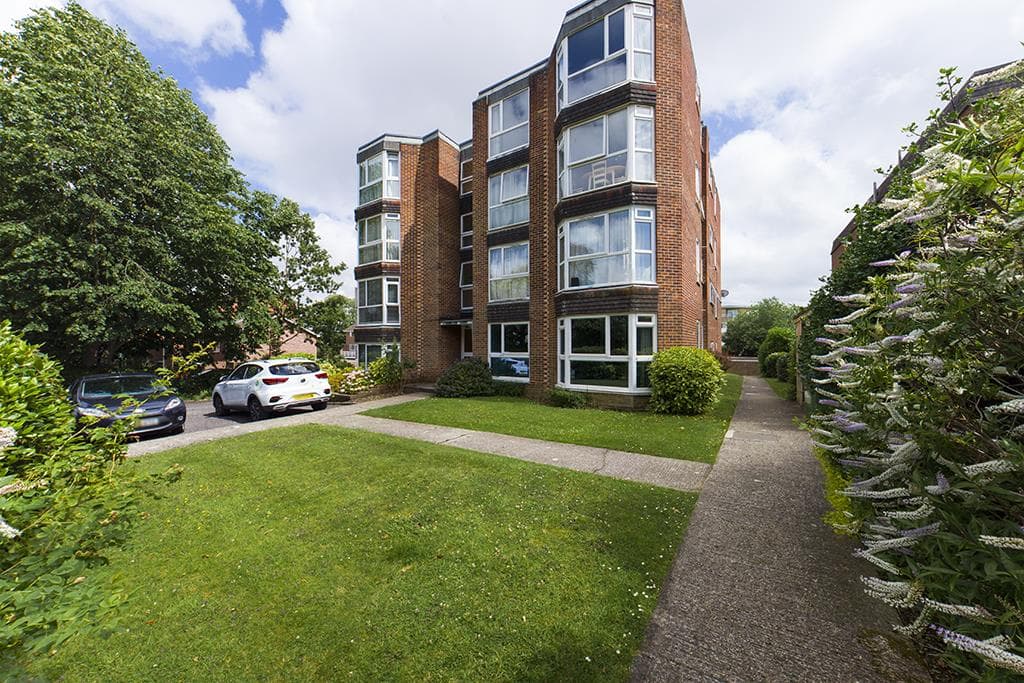 Flat 4, Hamilton Court 22 Winn Road