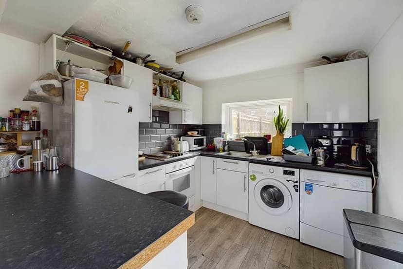56 Milton Road - Image 1
