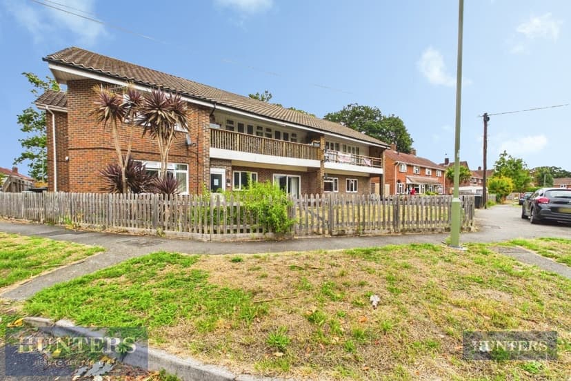 39 Testwood Crescent - Image 1