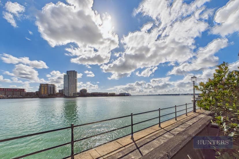 Flat 17, Moorhead Court Channel Way - Image 2