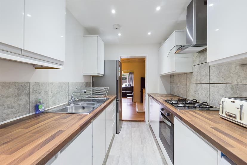 Room 1, 75 Westminster Road - Image 2