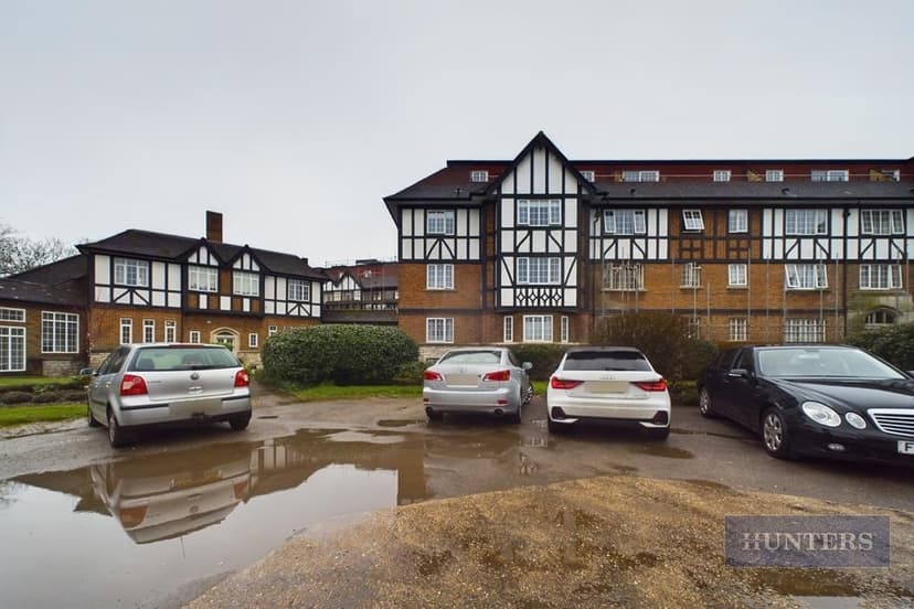 17 Elmfield North - Image 1