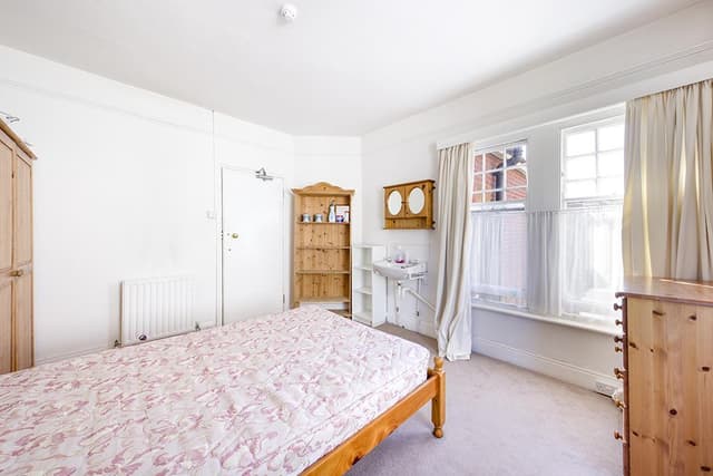 Room 9, 38 Thornbury Avenue - Image 3