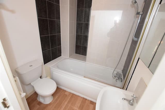 Flat 10, 117-119 Millbrook Road East - Image 7
