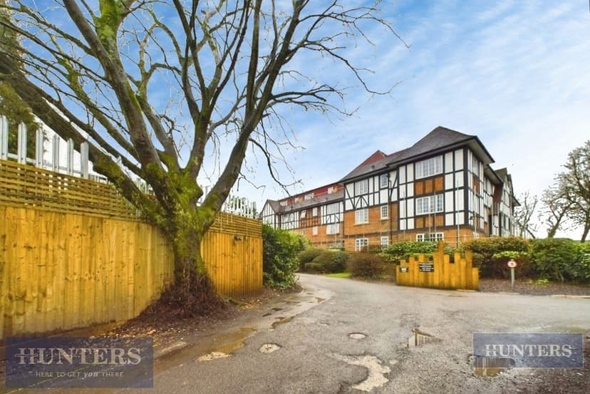 17 Elmfield North - Image 1