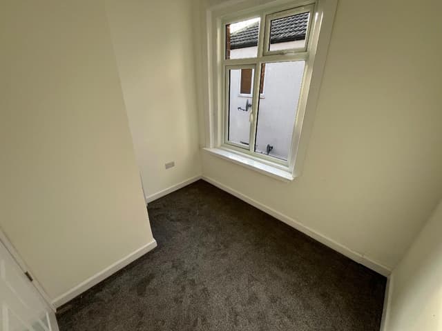 Flat 3, 32 The Polygon - Image 5