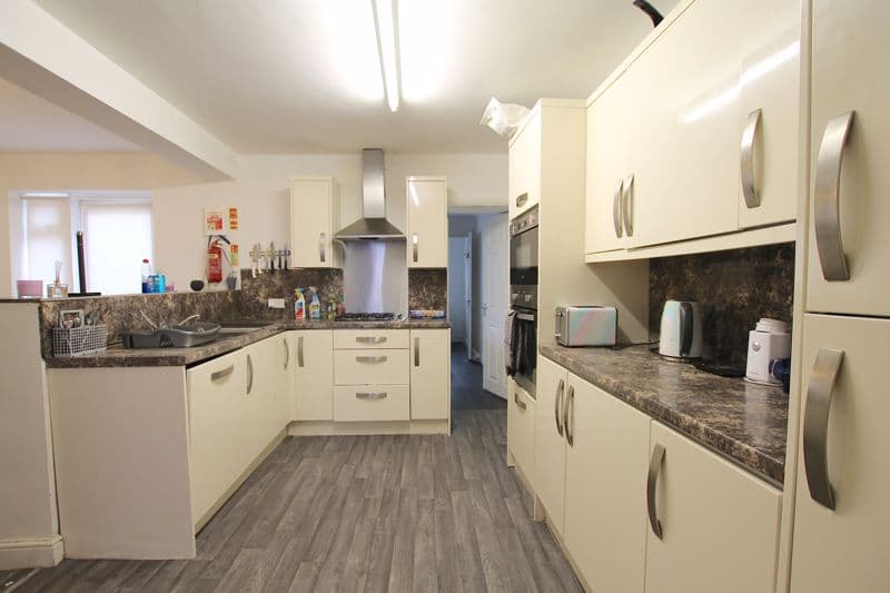 18 Iron Street, Cardiff - Image 2