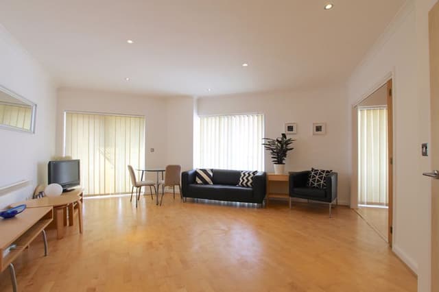 Flat 8, Dray Court Caroline Street, Cardiff - Image 2
