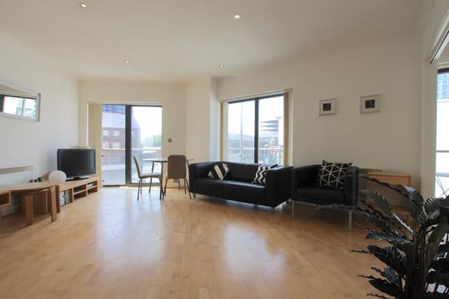 Flat 8, Dray Court Caroline Street, Cardiff - Image 3