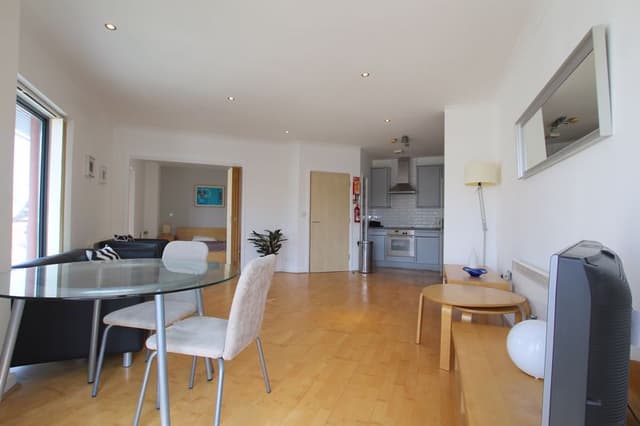 Flat 8, Dray Court Caroline Street, Cardiff - Image 4
