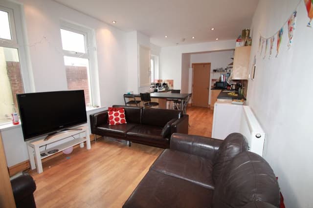 64 Llanishen Street, Cardiff - Image 2