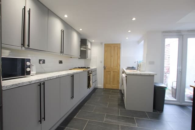 21 Parkfield Place, Cardiff - Image 3