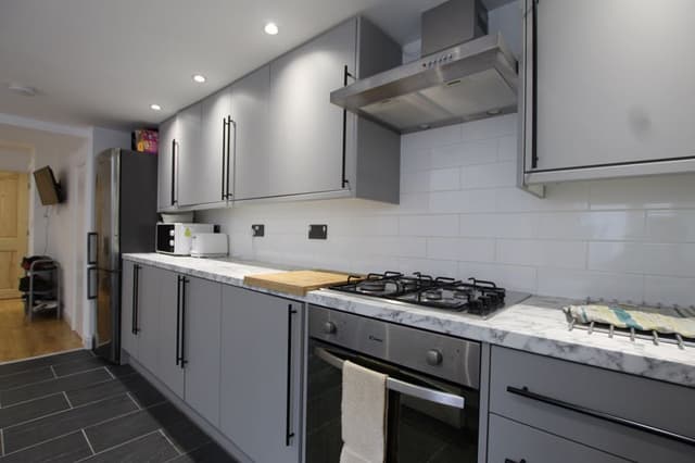 21 Parkfield Place, Cardiff - Image 4