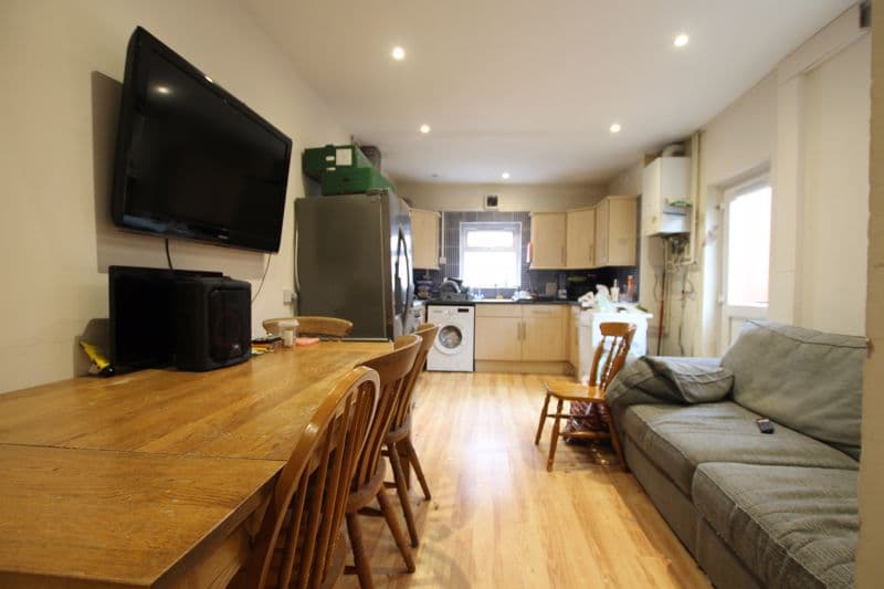 116 Malefant Street, Cardiff - Image 2