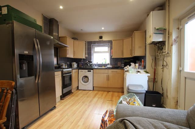116 Malefant Street, Cardiff - Image 3