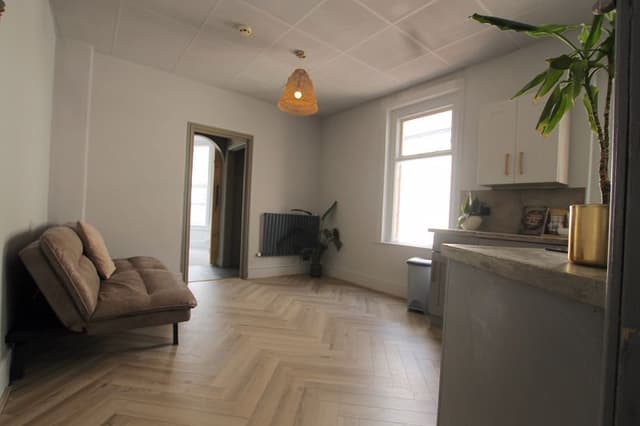 25 Connaught Road, Cardiff - Image 1