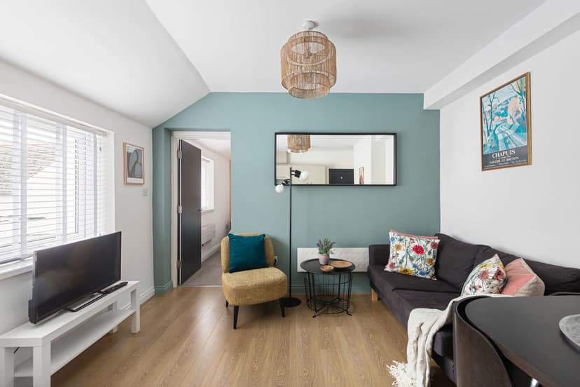 Flat 1, 88  Albany Road, Cardiff - Image 3