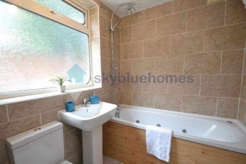 12 Myrtle Road, Leicester - Image 4