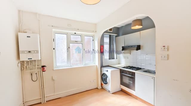 Flat 2, 6 Saffron Road, Wigston - Image 1
