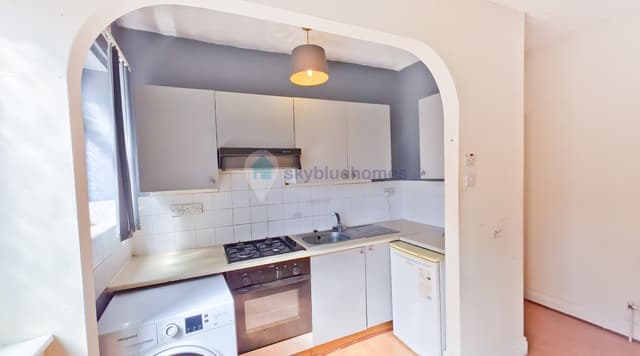 Flat 2, 6 Saffron Road, Wigston - Image 2