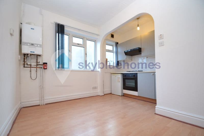 Flat 2, 6 Saffron Road, Wigston - Image 2