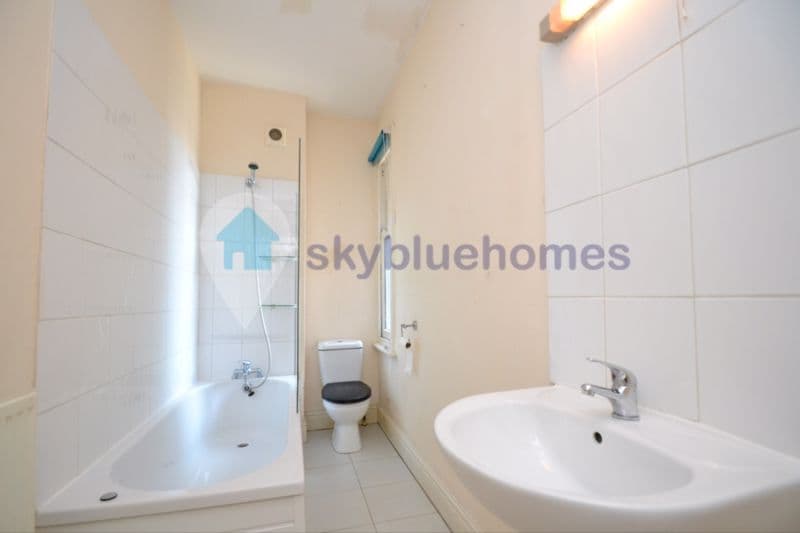 Flat 3, 6 Saffron Road, Wigston - Image 4