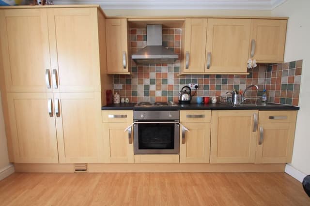 Flat 9, 168 Newport Road, Cardiff - Image 4