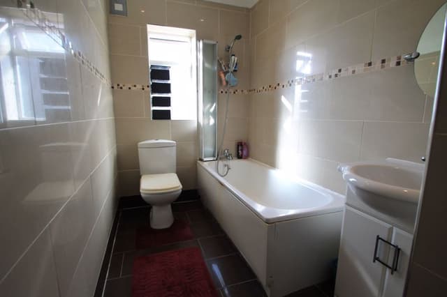 Flat 9, 168 Newport Road, Cardiff - Image 5